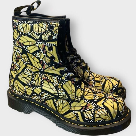 Dr. Martens Womens 1460 Butterfly Print 8-Eye Lace Up Boot size 6 New No Box - Picture 2 of 10